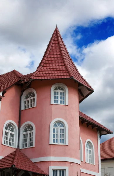 Modern özel evin çatısı — Stok fotoğraf