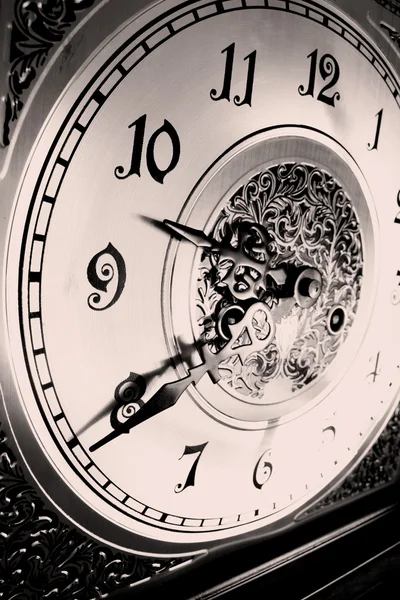 Антикварні годинники. Годинник зупинився в той час — стокове фото