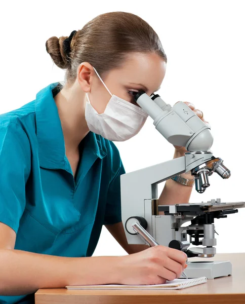 Medico con microscopio — Foto Stock