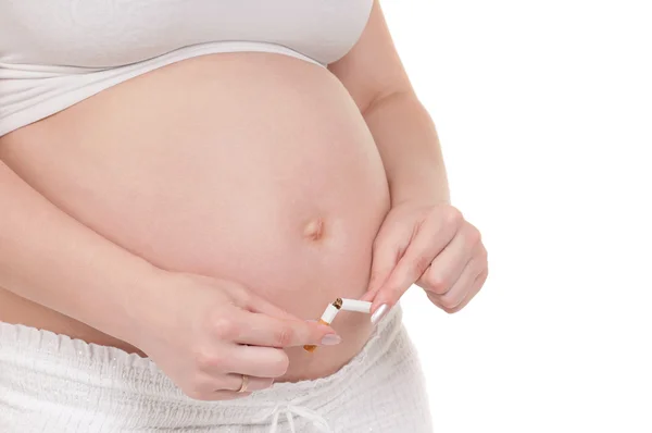 Pancia incinta con sigarette — Foto Stock