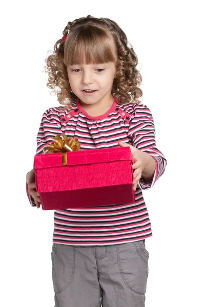 Klein meisje met geschenkdoos — Stockfoto