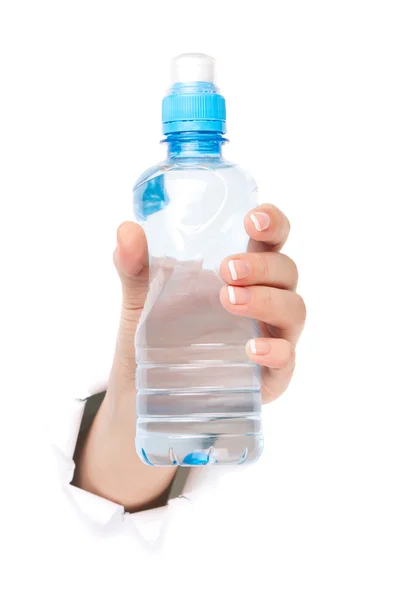 Рука с бутылкой воды — стоковое фото