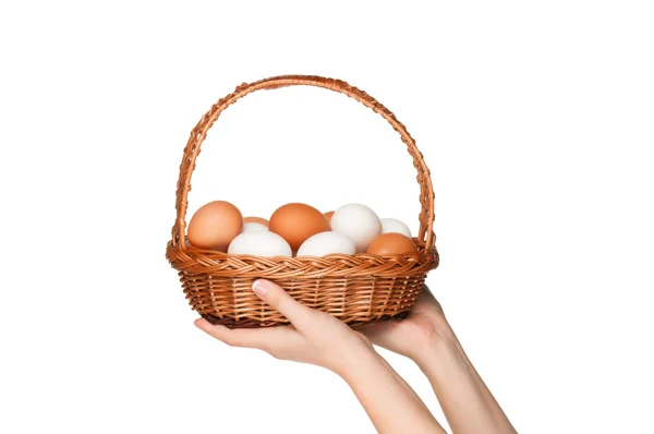 Panier avec œufs — Photo