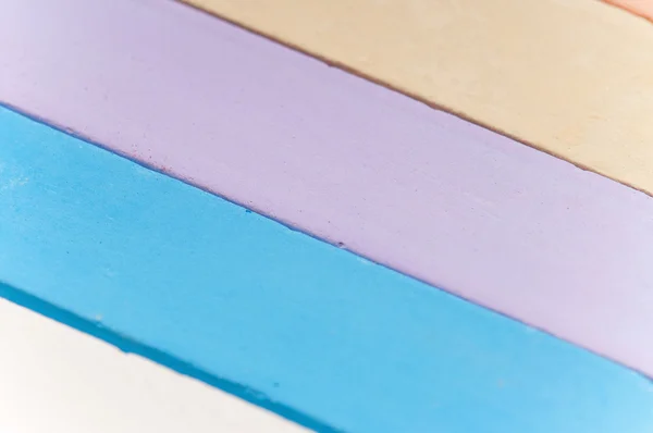 Доска с цветным мелом — стоковое фото