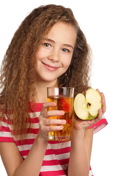 Девушка с яблочным соком — стоковое фото