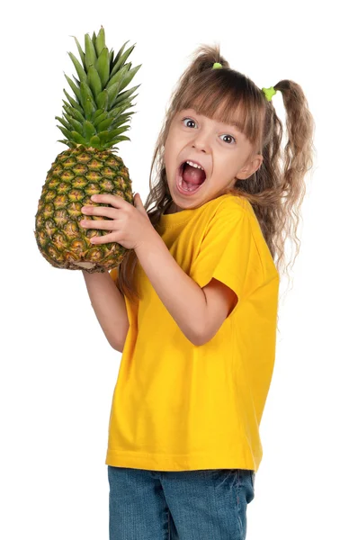 Liten flicka med ananas — Stockfoto
