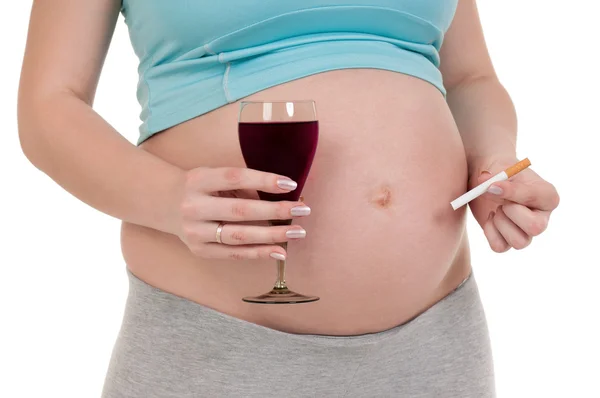 Vientre embarazada con vino y cigarrillos —  Fotos de Stock