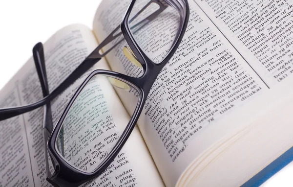 Lectura de gafas con libro —  Fotos de Stock