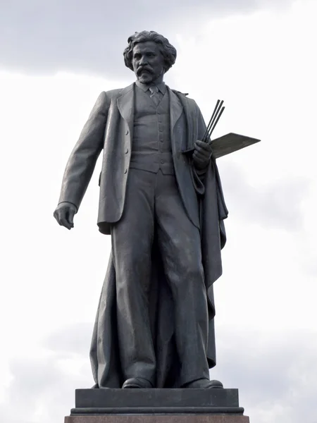 Monument van kunstenaar repin in bolotnaya square, Moskou, Rusland — Stockfoto
