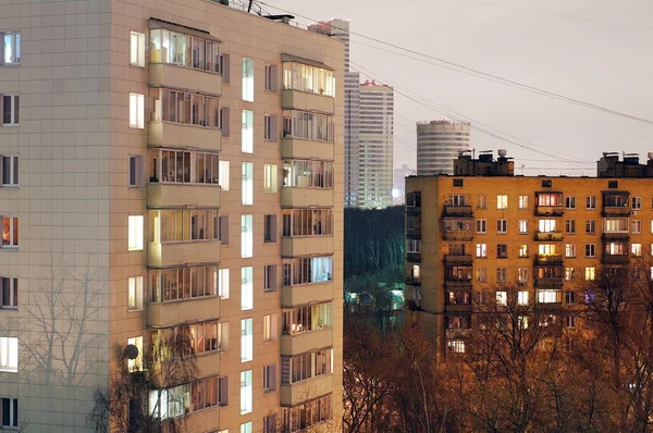 Bostadsområde i Moskva på natten — Stockfoto