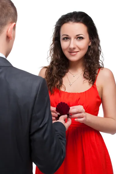 Homem fazendo uma proposta para sua namorada — Fotografia de Stock