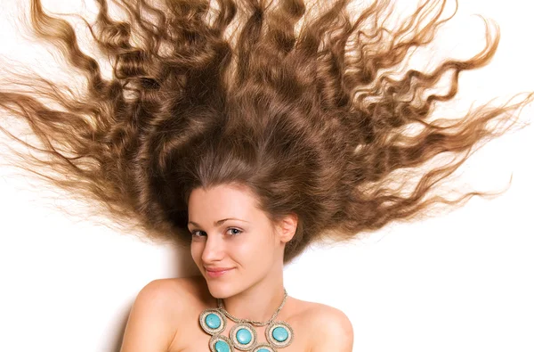 Szép fiatal női arc, hosszú szőke göndör haja — Stock Fotó