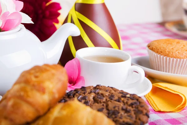 Afternoon tea med färska bakning — Stockfoto