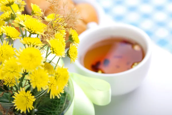 Breakfest com chá e cozimento fresco — Fotografia de Stock