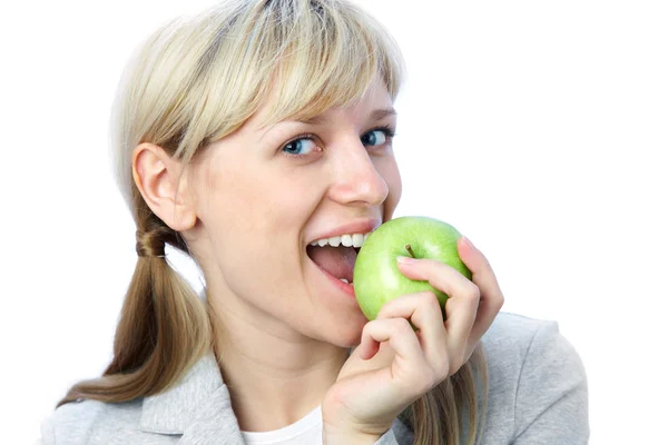 Ładna kobieta z jabłkiem — Zdjęcie stockowe