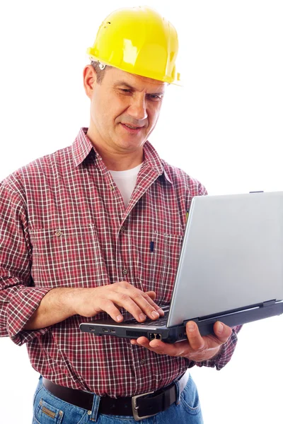 Bonito homem-construtor com laptop — Fotografia de Stock