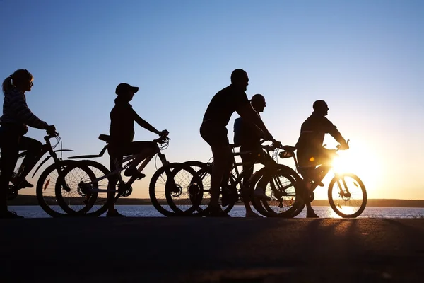 Группа на велосипедах — стоковое фото
