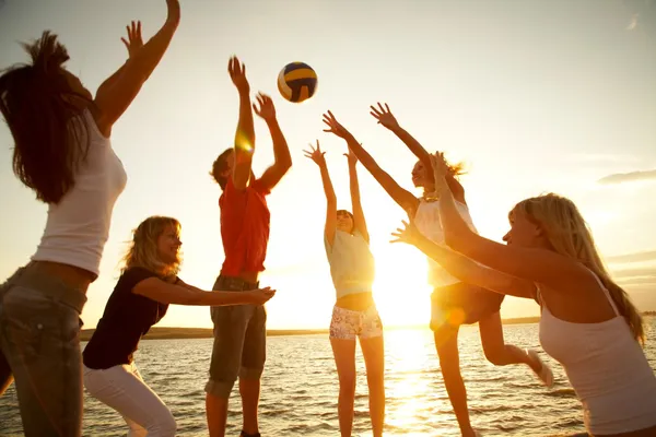 Volleyball am Strand — Stockfoto