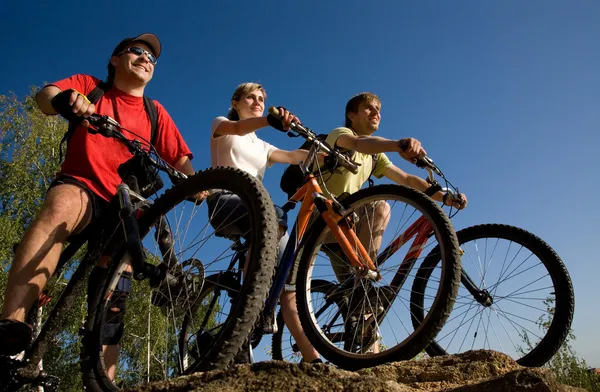 Friends bicyclists — Stock Photo, Image