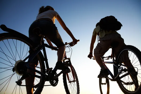 夫妇在自行车 — 图库照片