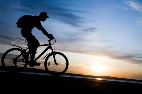 Silhouette of cyclists in motion — Stock Photo, Image