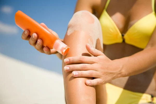 Woman in bikini smear protective cream — Stock Photo, Image