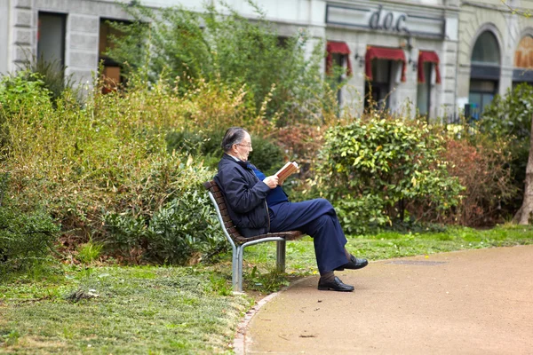 stock image Man reading a book