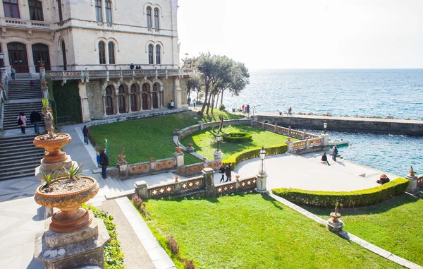 Parque, Castillo de Miramare en Trieste — Foto de Stock