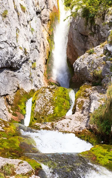 瀑布，朱利安阿尔卑斯山 — 图库照片