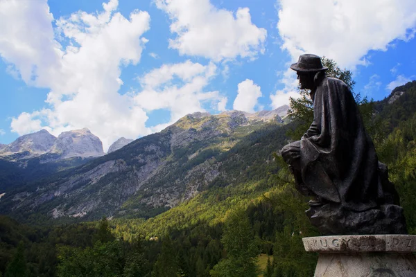 朱利叶斯决定 kugy，朱利安阿尔卑斯山的雕像 — 图库照片