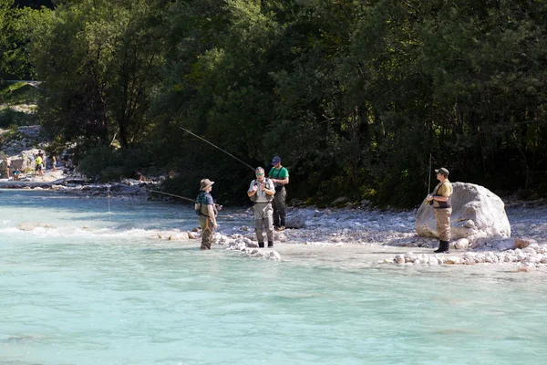 Pescador en el río Soca, Eslovenia —  Fotos de Stock