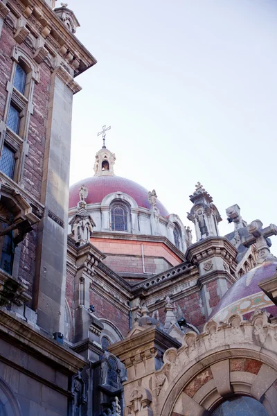 Kyrkan i oviedo — Stockfoto