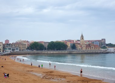 gijon beach içinde