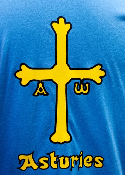 アストゥリアスの十字青い t シャツ — ストック写真
