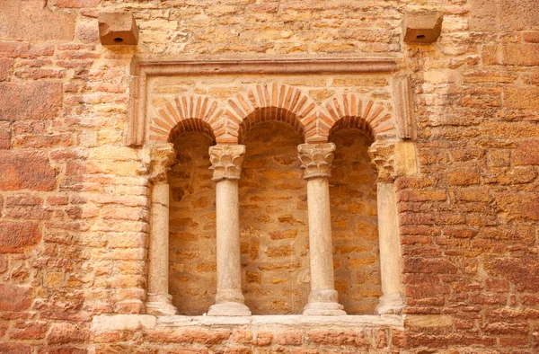 Trifora van de kerk van st. tirso, oviedo — Stockfoto