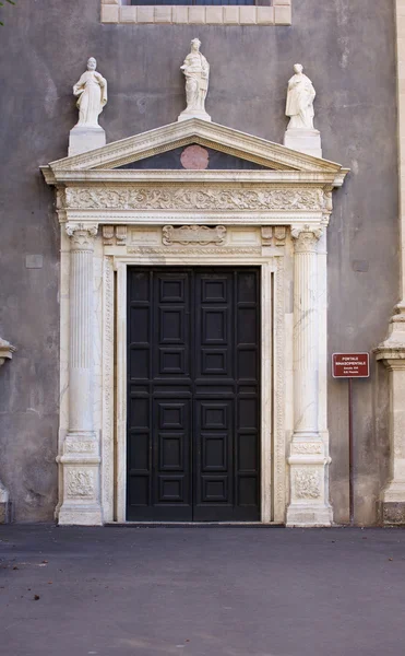 Renaissance deur van de catania-kathedraal — Stockfoto