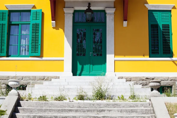 トリエステの黄色い家 — ストック写真