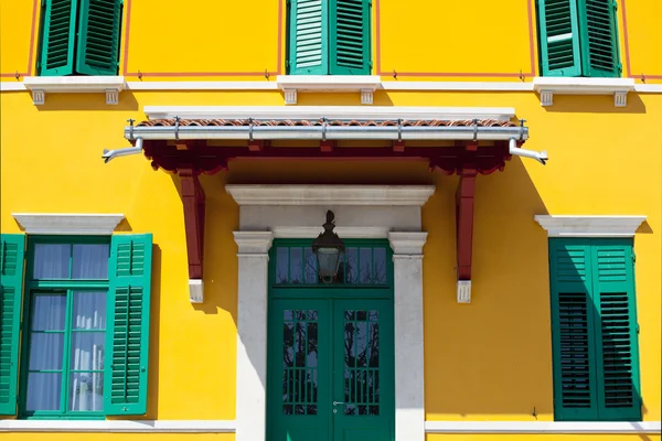 Maison jaune à Trieste — Photo