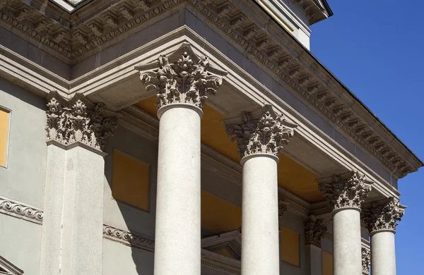 Säulen der Kirche St. Luigi, Mailand — Stockfoto