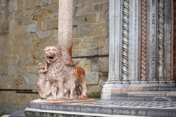 Leões que apoiam as colunas, Basílica de Santa Maria Maggiore , — Fotografia de Stock