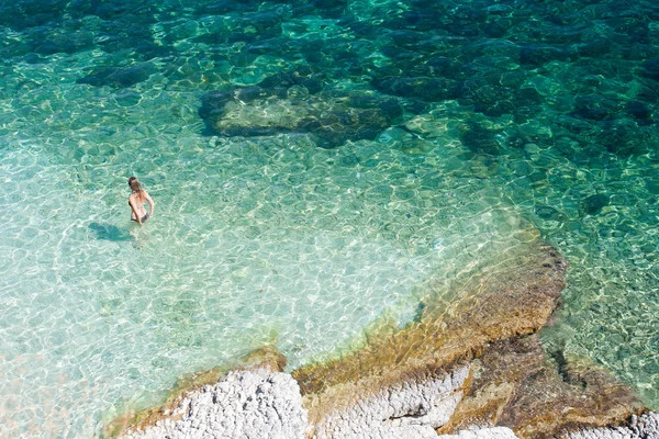 海水浴客、アギア エフィミア海ケファロニア島 — ストック写真
