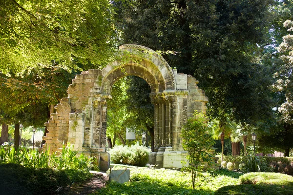 Ruins of an Arc in the Park in Oviedo — Stock Photo, Image