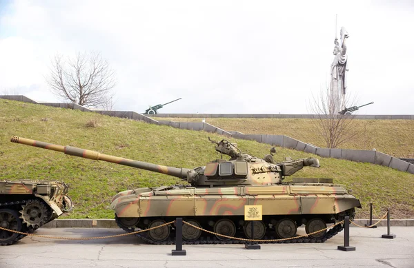 Украинский и советский танки , — стоковое фото