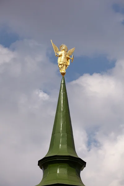 Estatua dorada de la cúpula, kiev — Stok fotoğraf