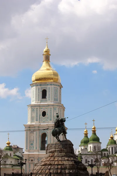 Denkmal des berühmten ukrainischen Hetmans Bogdan Chmelnizki — Stockfoto