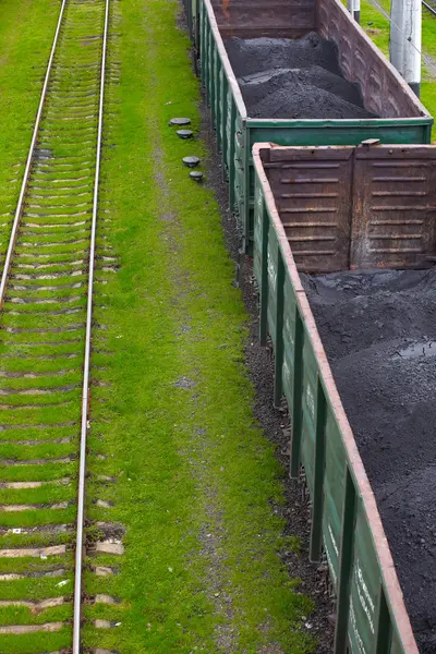 Wagony kolejowe z pyłu węglowego — Zdjęcie stockowe