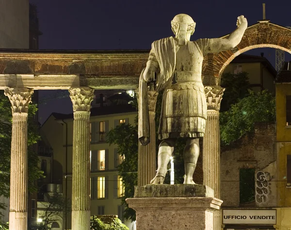 Socha císaře Konstantina, milan — Stock fotografie