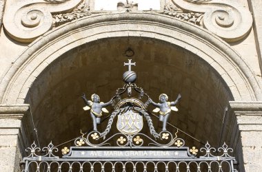 cathedral gate, enna üzerinde demir heykel