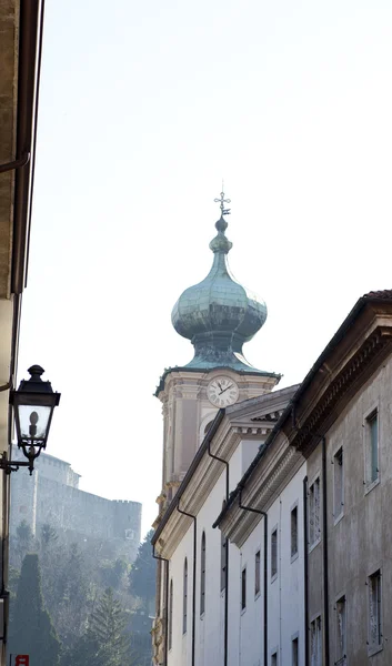 Torre do sino, igreja de Santo Inácio em Gorizia — Fotografia de Stock