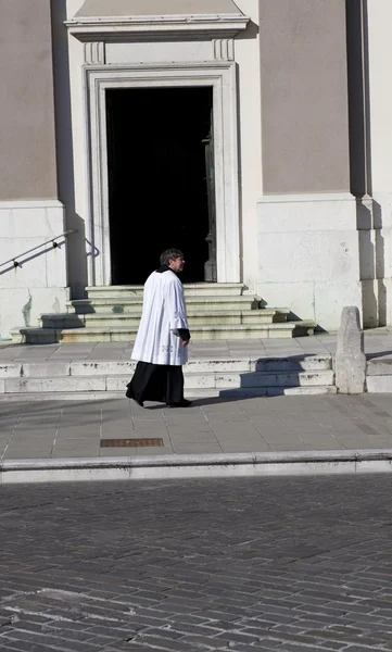 Priest next to the church — Stock Photo, Image